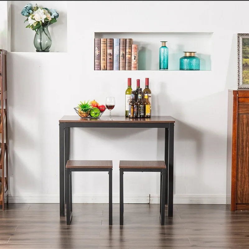 Table et chaises de salle à manger minimalistes en bois