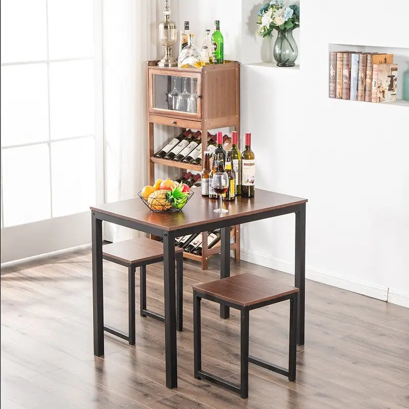 Table et chaises de salle à manger minimalistes en bois